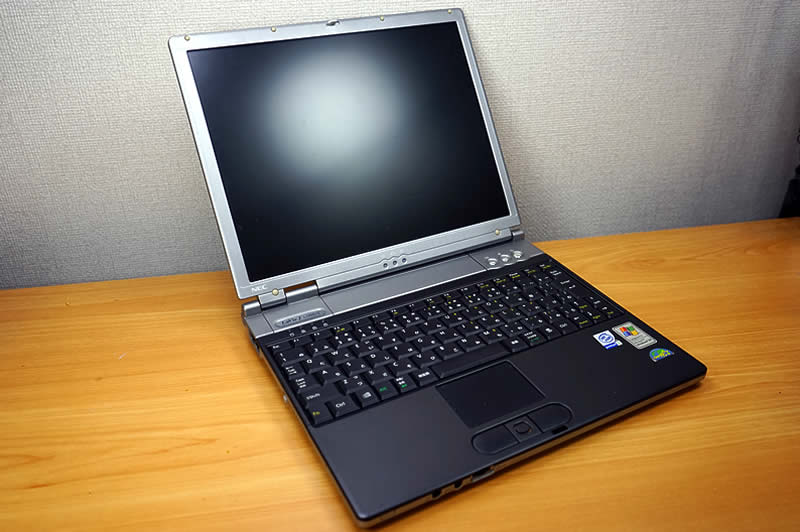 2002年製旧型ノートPC NEC LaVie J LJ700/2Dからハードディスクを摘出 